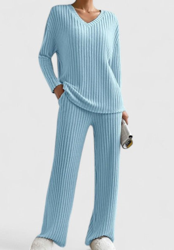 Angeline™ Comfortable Set | V-Neck Sweater and Wide-Leg Ribbed Pants